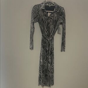 Collective Concepts Black and White Patterned Long Sleeve Dress